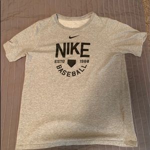light grey nike t shirt